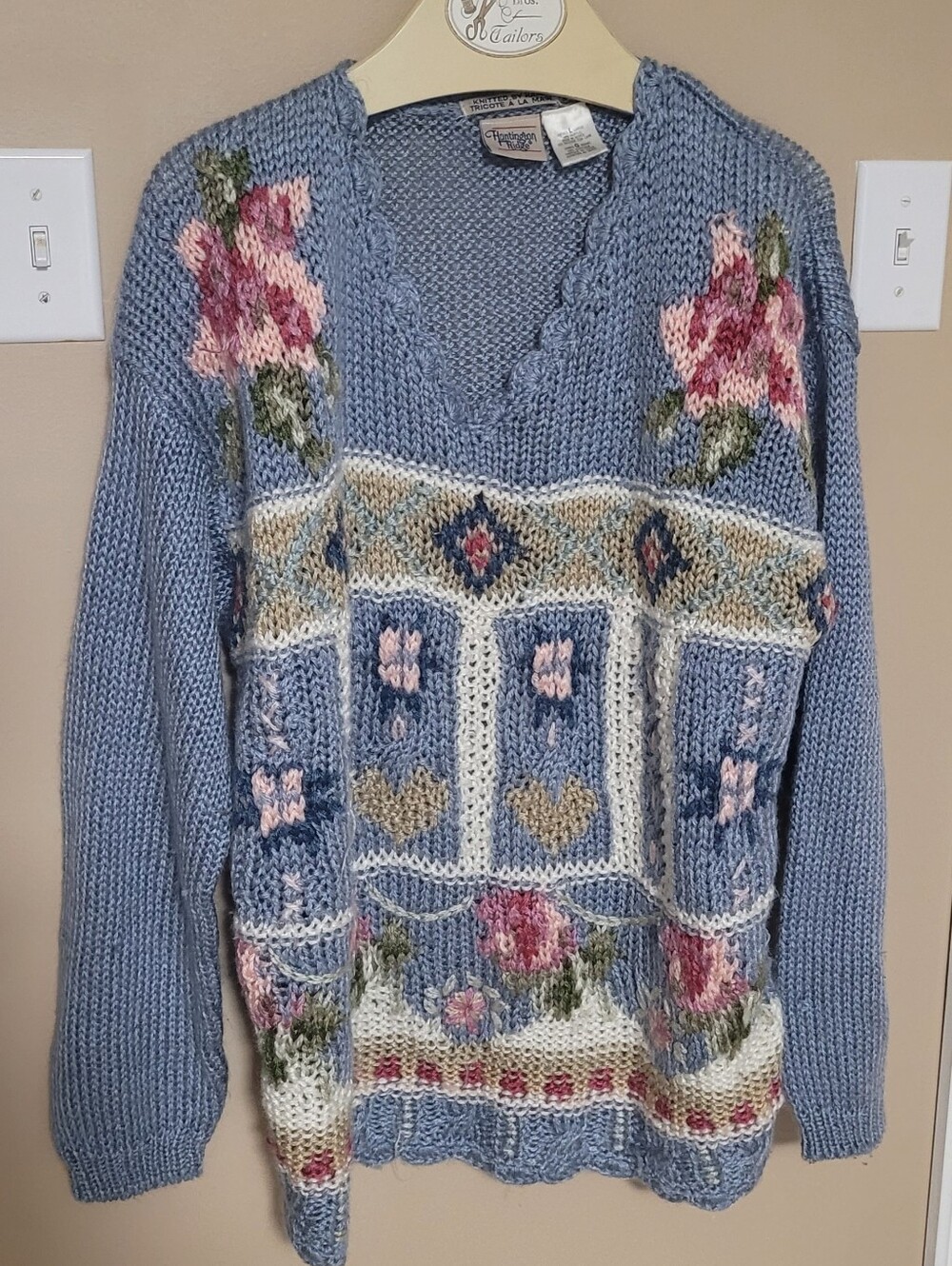 💚10 for $10💚 Bundle and save Vintage Blue Floral V-Neck Sweater